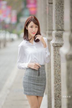 小雪被体育老师抱到仓库